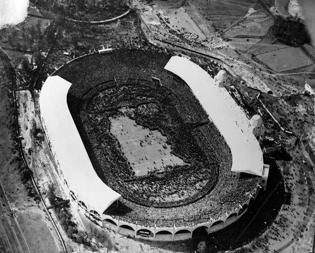 an aerial view of wembley stadium, london, during the 1923 fa cup final between bolton wanderers and west ham united which bolton won 2 0 it was the first final held at wembley and an estimated 200,000 people attended, overflowing onto the pitch photo by hulton archivegetty images