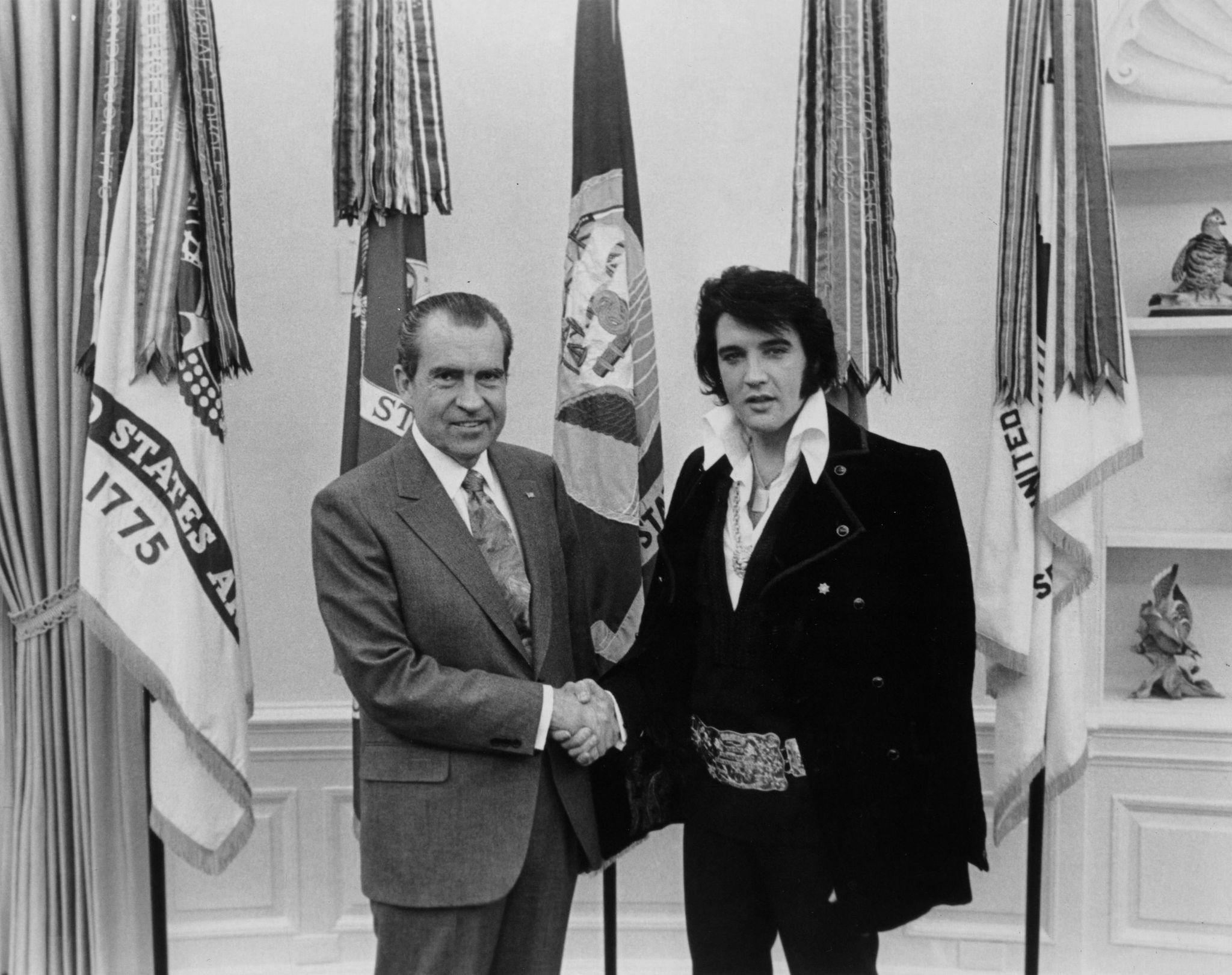 circa 1970  american singer and actor elvis aron presley 1935   1977 meets 37th president of the united states richard milhous nixon 1913   1994  photo by mpigetty images