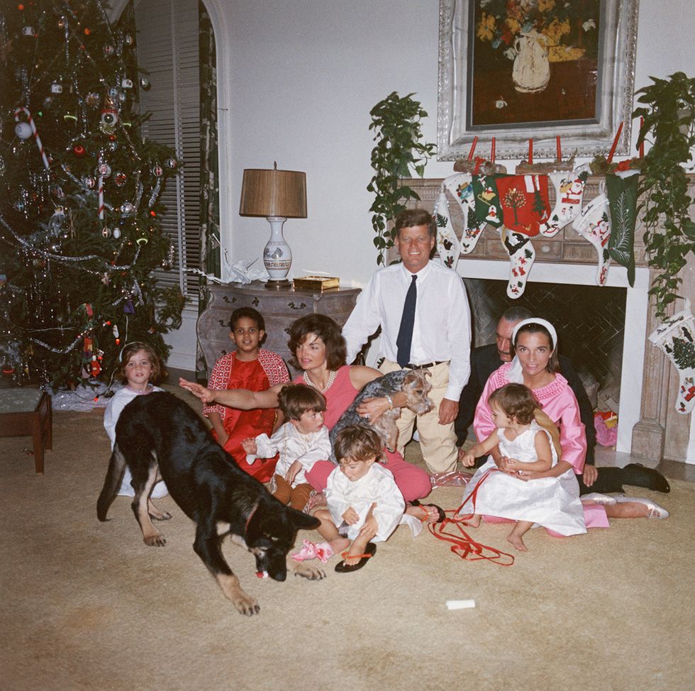 us president john f kennedy 1917   1963 c and first lady jacqueline kennedy 1929   1994 pose with their family on christmas day at the white house, washington, dc, december 25, 1962 l r caroline kennedy, unidentified, john f kennedy jr 1960   1999, anthony radziwill 1959   1999, prince stanislaus radziwill, lee radziwill, and their daughter, ann christine radziwill photo by john f kennedy librarycourtesy of getty images