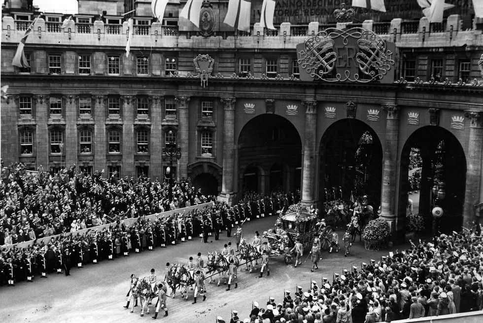 2nd june 1953 queen elizabeth ii coronation carriage and procession coming through admiralty arch on the way from westminster abbey to buckingham palace photo by hulton archivegetty images