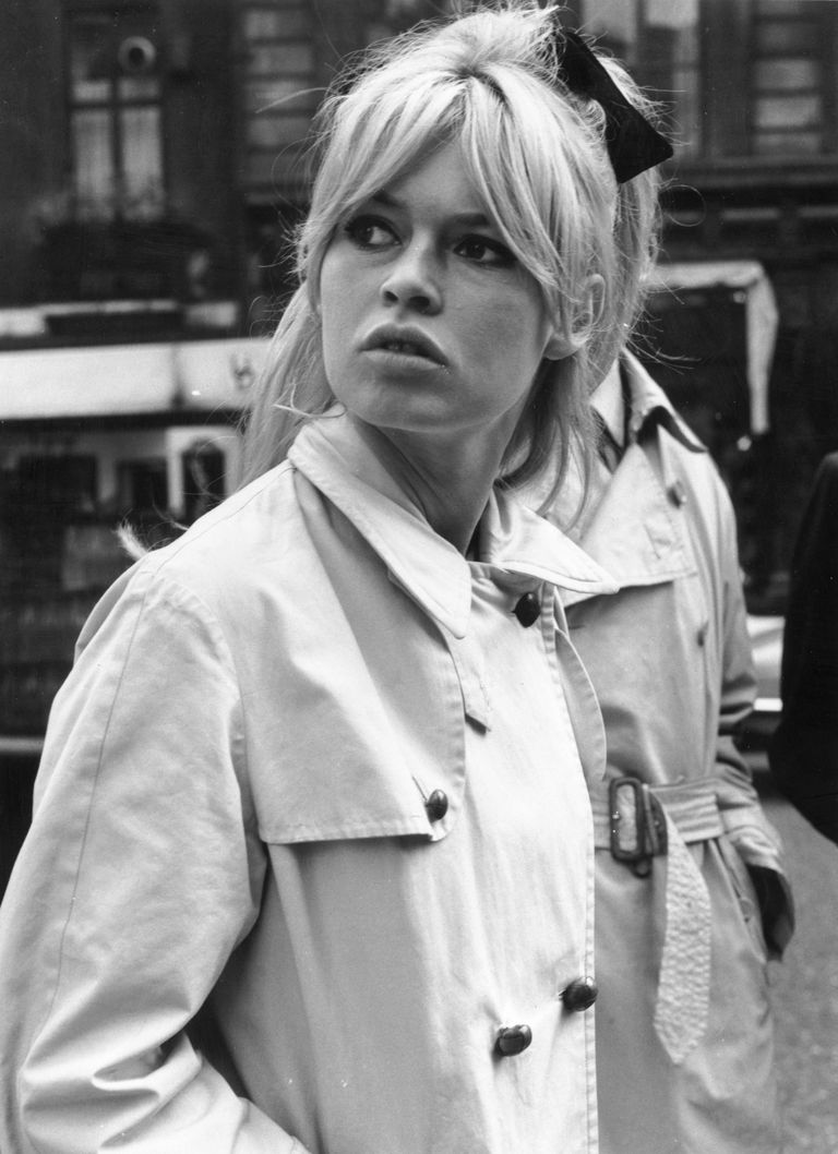 Photograph, Black-and-white, Snapshot, Uniform, Blond, Monochrome, Outerwear, Trench coat, Photography, Street fashion, 