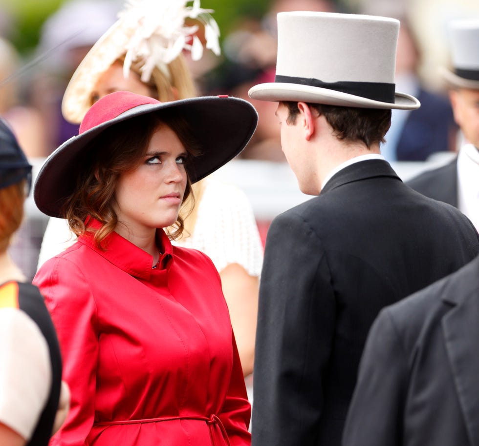 Hat, Fedora, Fashion, Headgear, Fashion accessory, Suit, Event, Formal wear, Tradition, Dress, 