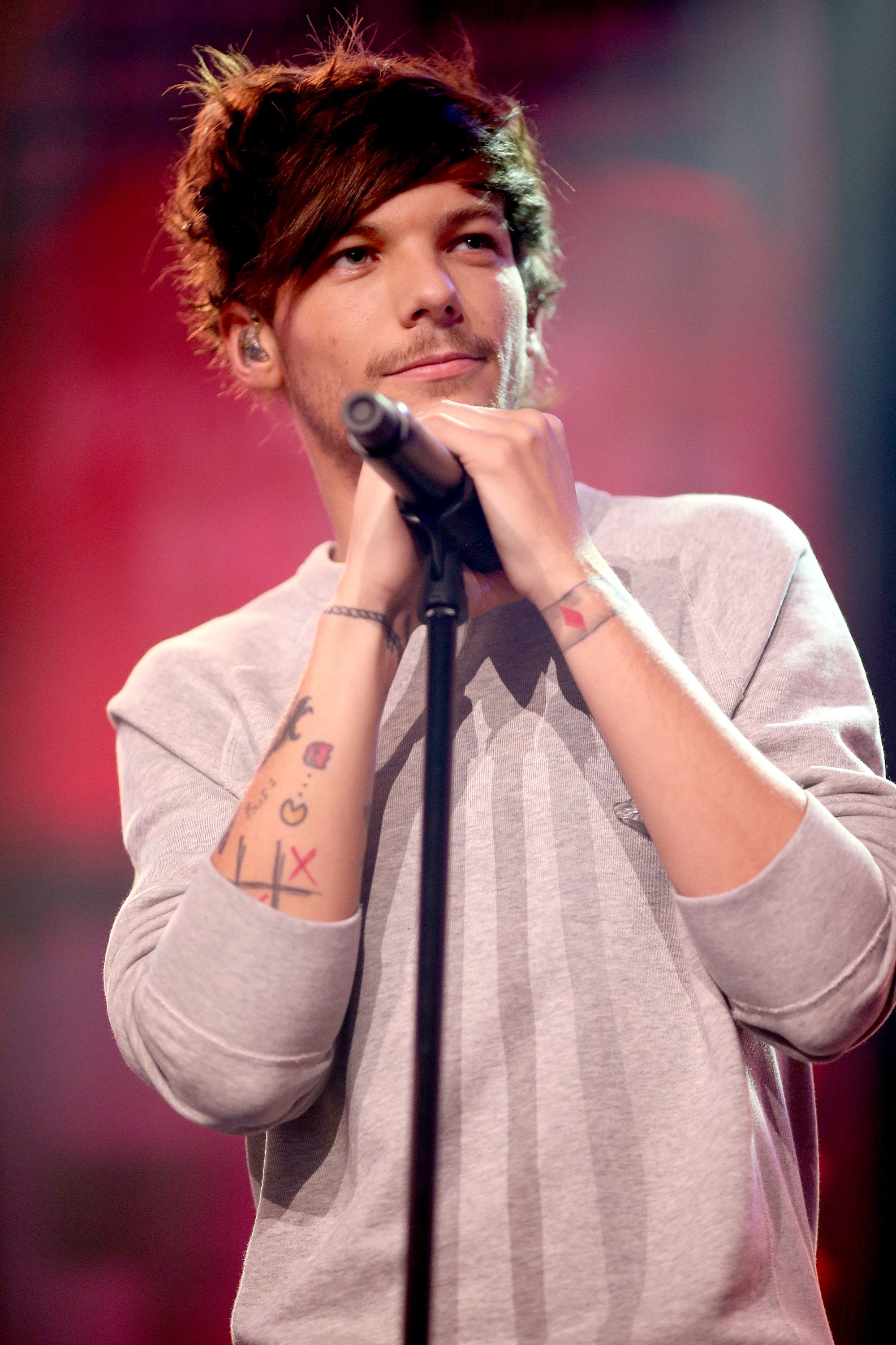 Louis Tomlinson One Direction Fan Conspiracy Theory