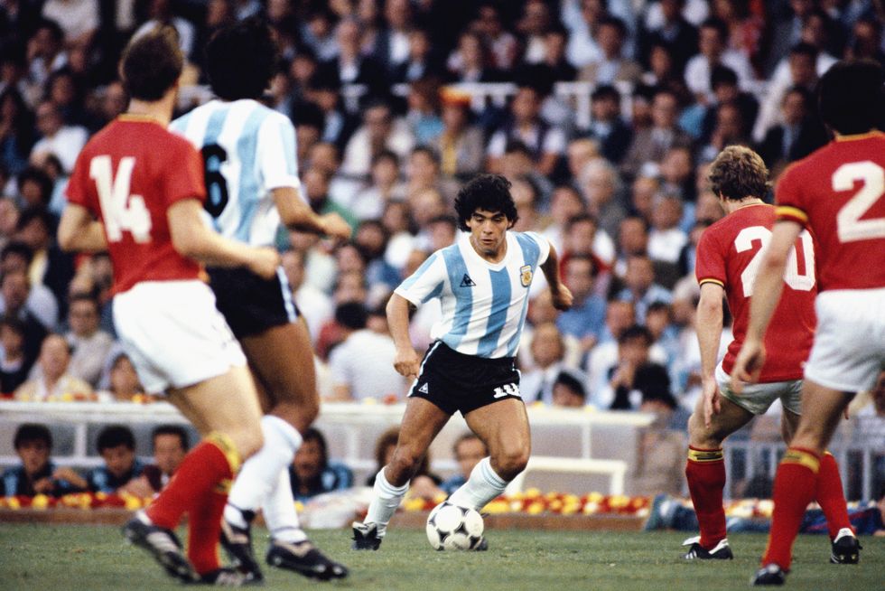 barcelona, spain   june 13 argentina player diego maradona c takes on the belguim defence during the 1982 fifa world cup match between argentina and belguim at the nou camp stadium on june 13, 1982 in barcelona, spain  photo by steve powellallsportgetty images  local caption  diego maradona