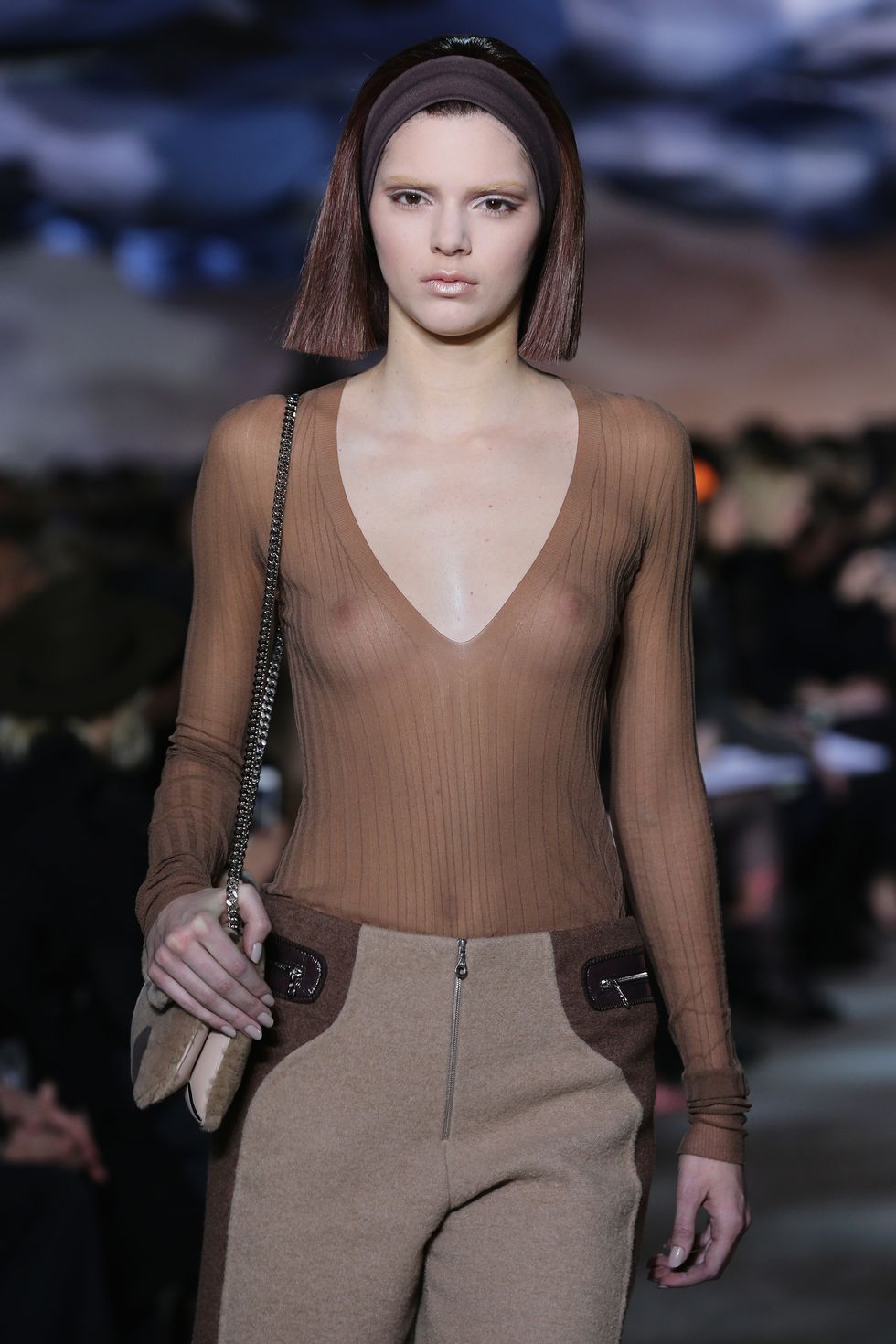 980px x 1470px - Kendall Jenner Was Chill About Showing Nipple During First Runway
