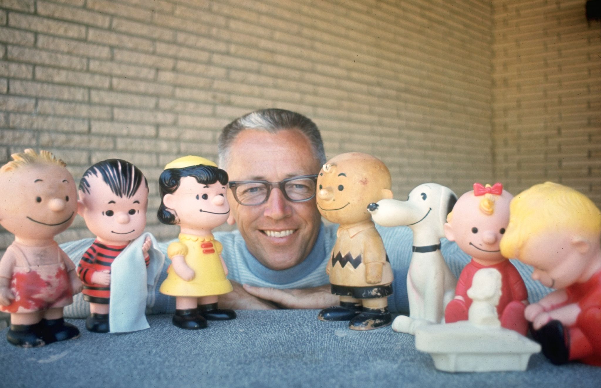 los angeles   january 1 charles m schulz with a few of his peanuts characters, including from left linus with blanket lucy van pelt, charlie brown, and snoopy image dated january 1, 1962 photo by cbs via getty images