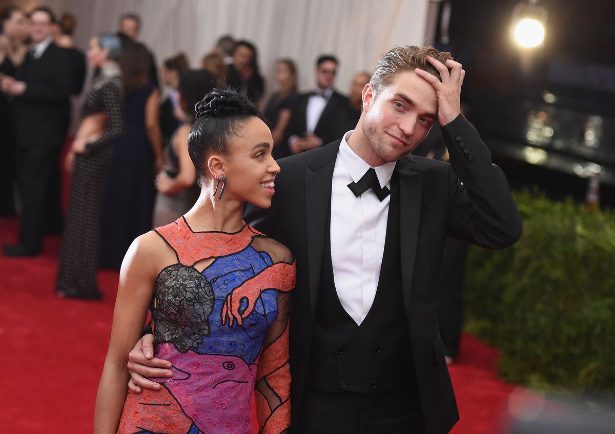 Robert Pattinson and FKA Twigs End Engagement - Pattison and Twigs Break Up