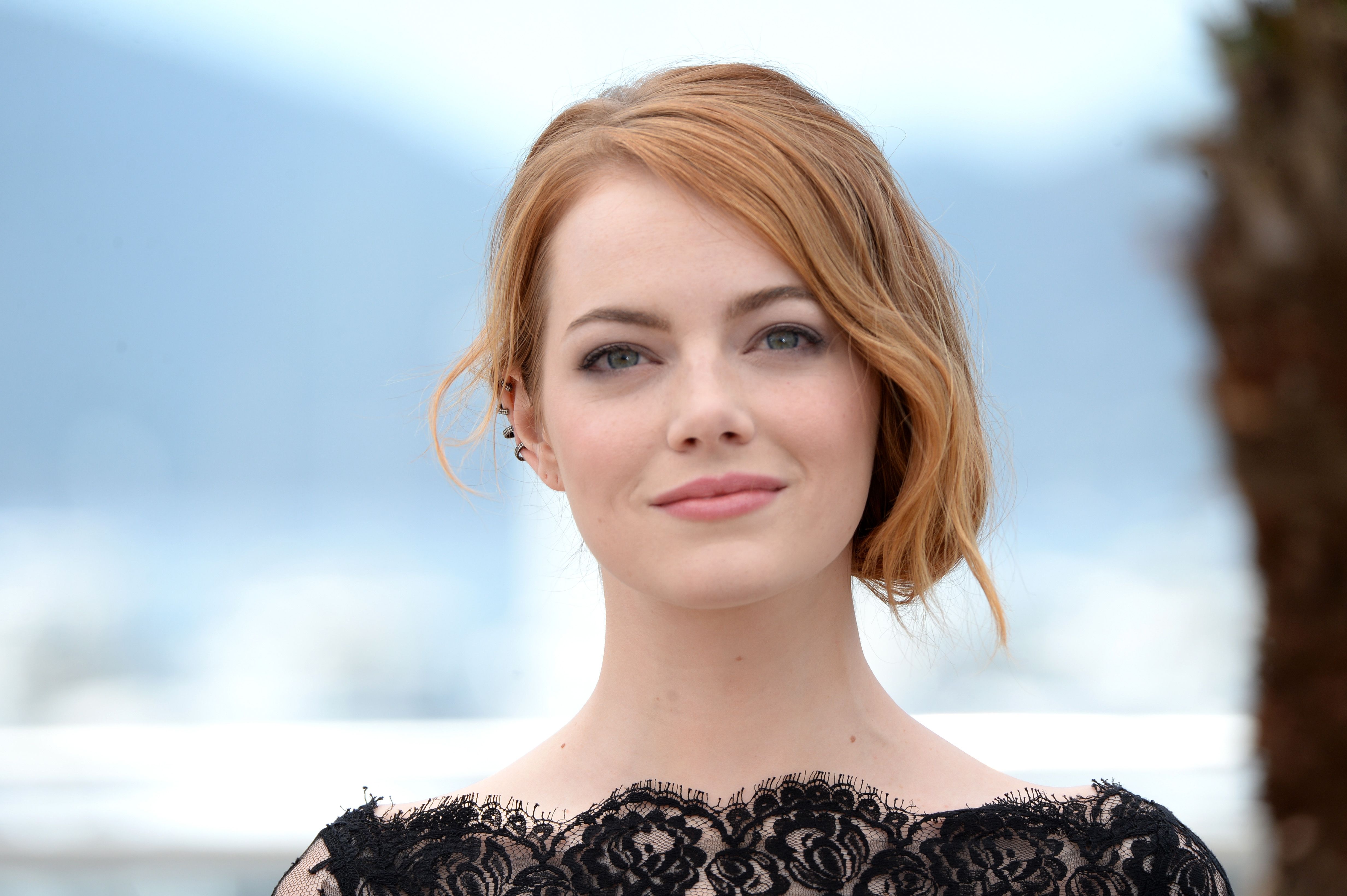 Why Emma Stone Had to Dye Her Red Hair Brown Before the Oscars - Zombieland  2 Production