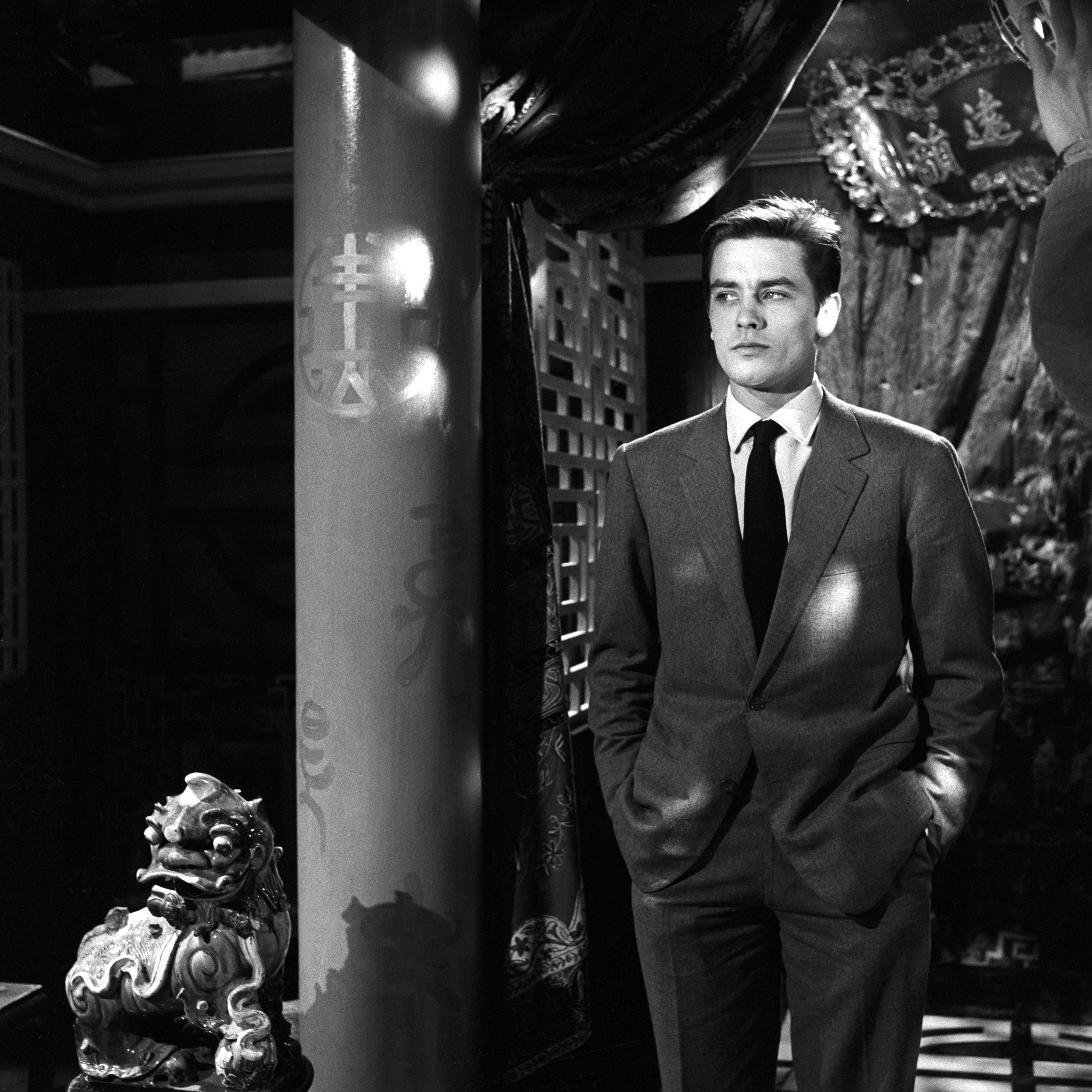 アラン・ドロンの輝かしい時代を振り返る。若い頃の象徴的な写真