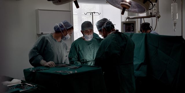 Пересадка 8 часов. Трансплантация половых органов. Трансплантация полового члена. Операция по трансплантации члена. Хирургия пересадка полов.