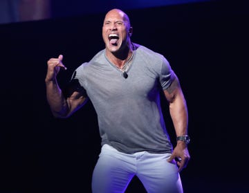 Dwayne Johnson sacando la lengua