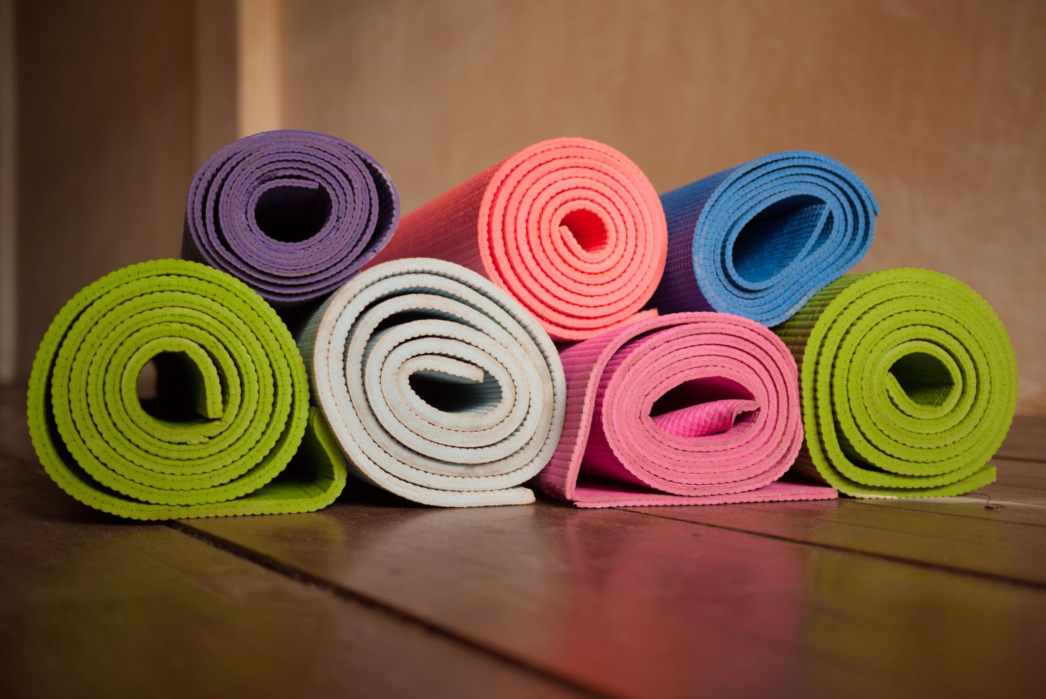 7 Non-toxic and Sustainable Yoga Mat Options That Are Responsibly