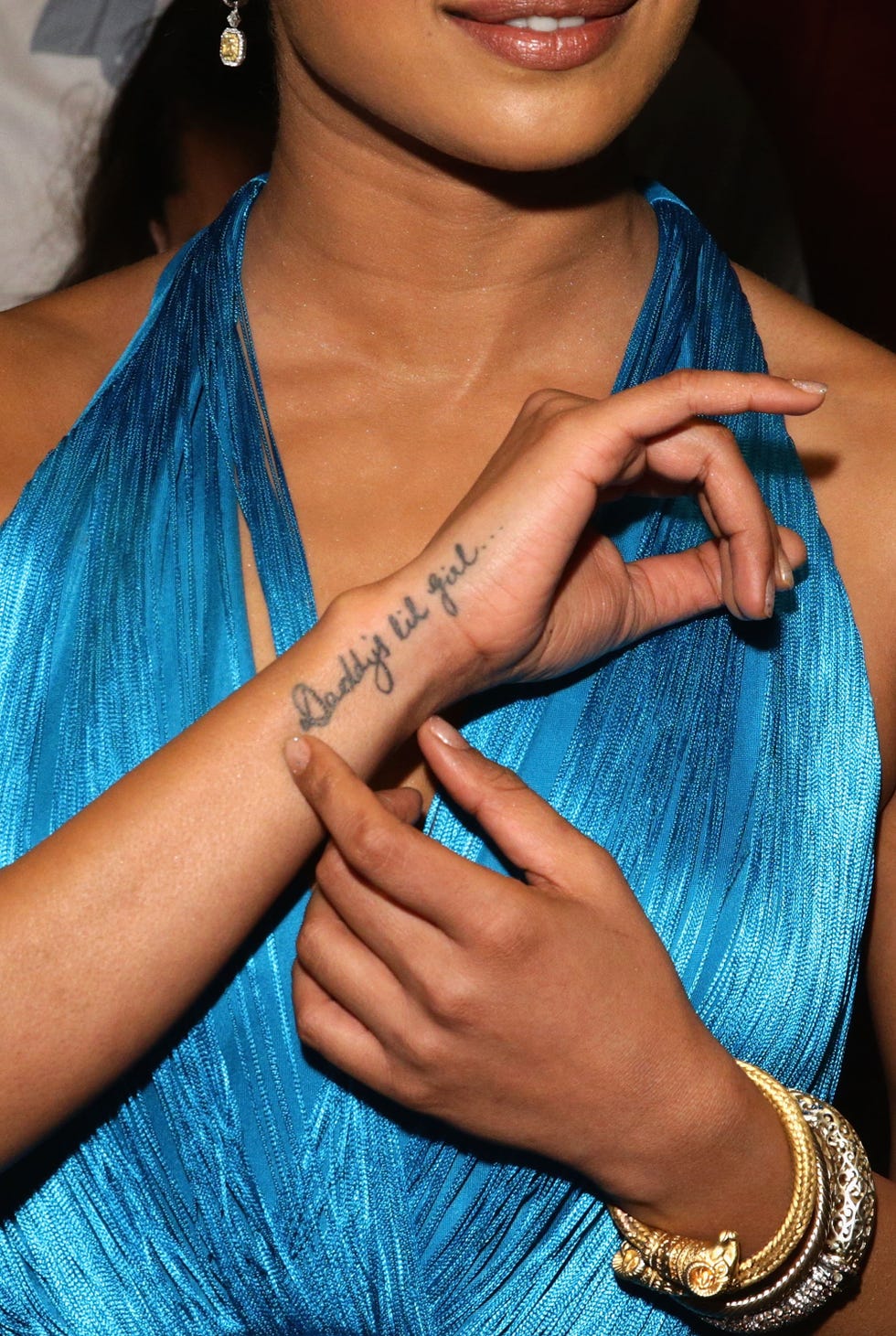 Nail, Blue, Skin, Turquoise, Hand, Finger, Beauty, Lip, Pattern, Arm, 