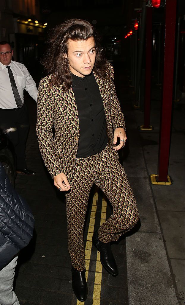 30 Best Harry Styles Outfits and Fashion of All Time