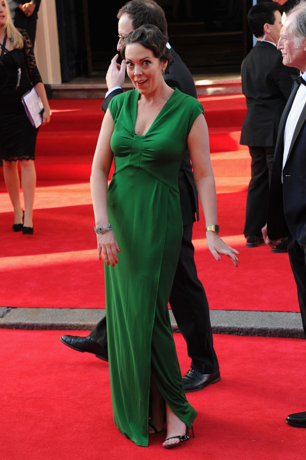 Red carpet, Carpet, Flooring, Green, Clothing, Dress, Premiere, Hairstyle, Event, Gown, 