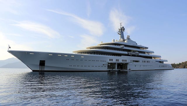 Luxury yacht, Yacht, Water transportation, Ship, Vehicle, Boat, Naval architecture, Passenger ship, Watercraft, Motor ship, 