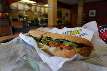 Dish, Food, Cuisine, Fast food, Pan-bagnat, Submarine sandwich, Ingredient, Sandwich, Bocadillo, Bánh mì, 