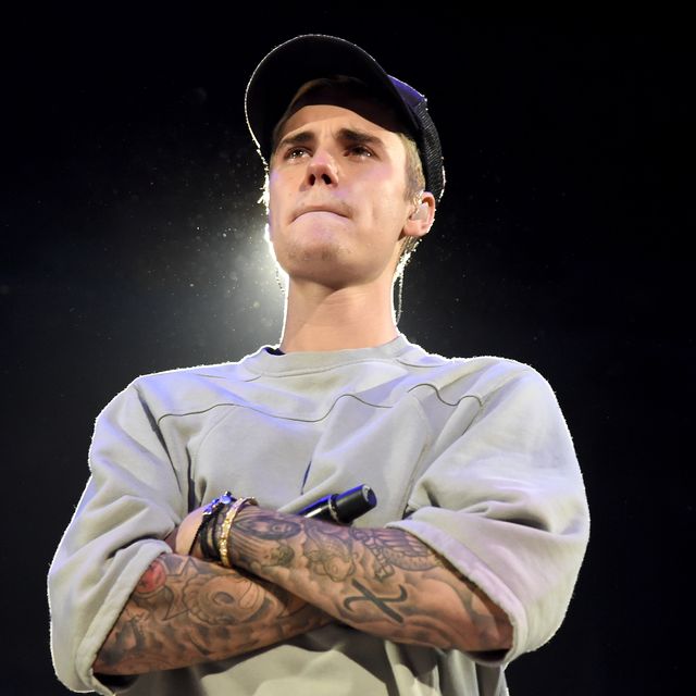 los angeles, ca   november 13  singersongwriter justin bieber performs onstage during an evening with justin bieber at staples center on november 13, 2015 in los angeles, california  photo by jason merrittgetty images for universal music