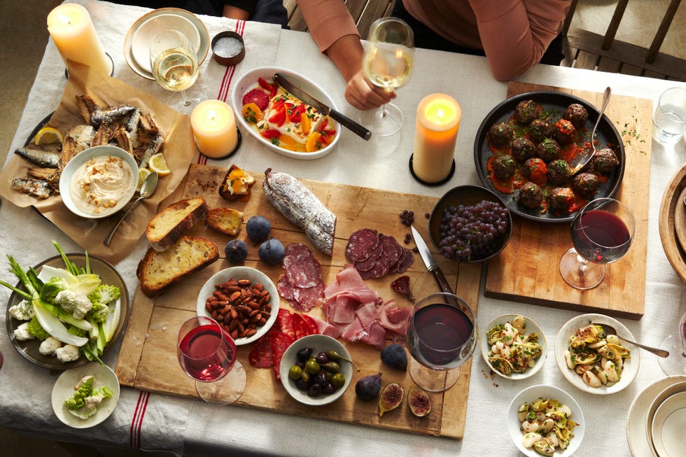 12 Oscar Party Ideas - How to Throw the Best Oscar Viewing Party 2022