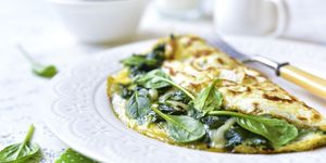 weight loss breakfast, best breakfast for weight loss omelette stuffed with spinach and cheese for a breakfast