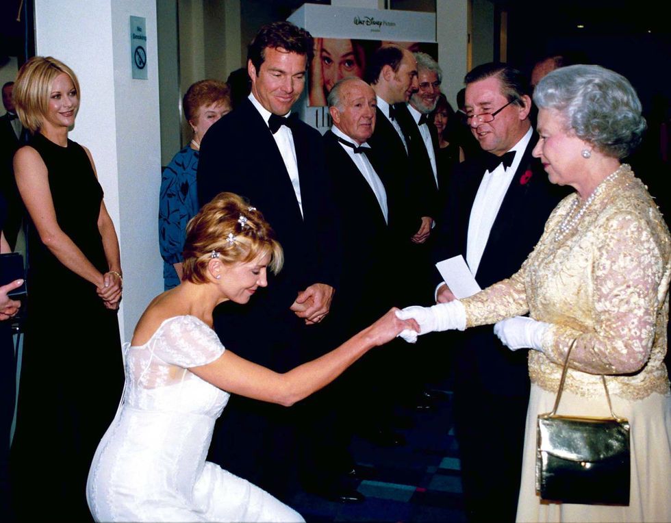 englands queen elizabeth ii r meeting actress natasha richardson l, curtseying  as actor dennis quaid 3l  wife meg ryan l look on at the premiere of movie the parent trap   photo by ken goffthe life images collection via getty imagesgetty images