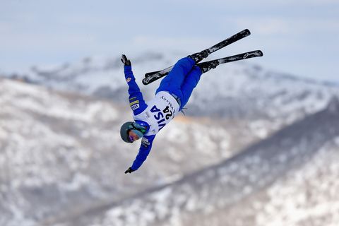 Freestyle skiing, Slopestyle, Extreme sport, Snow, Vehicle, Sports, Recreation, Winter sport, Flip (acrobatic), Skiing, 