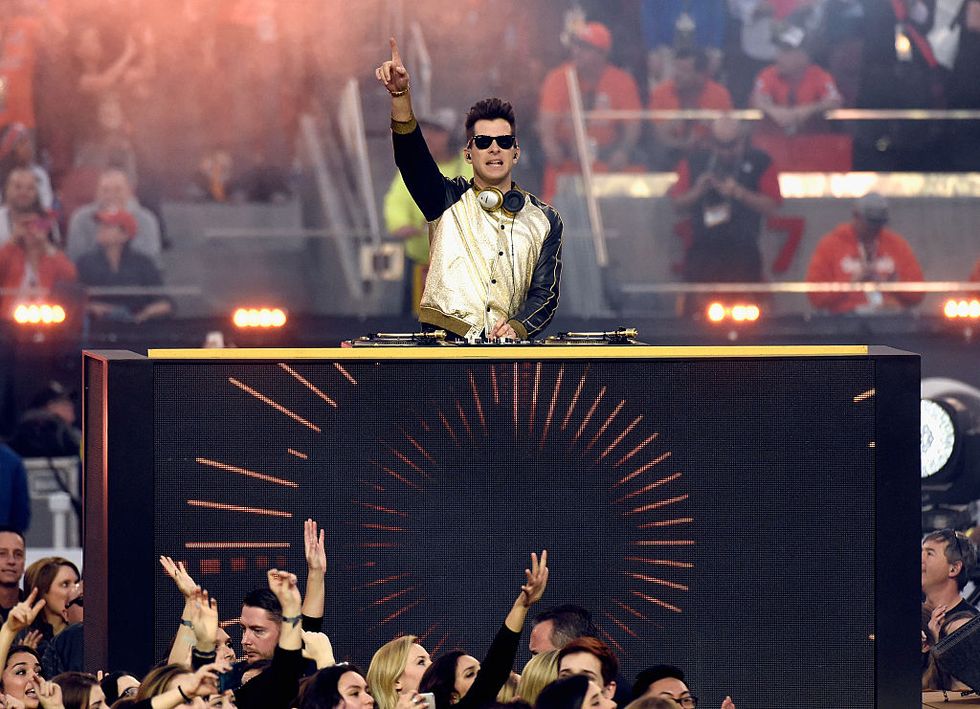 mark ronson super bowl outfit