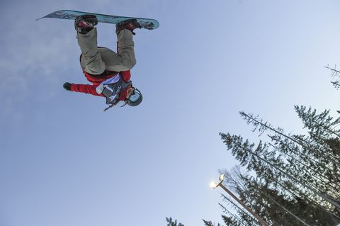 Snowboarding, Extreme sport, Boardsport, Snow, Snowboard, Slopestyle, Recreation, Flip (acrobatic), Stunt performer, Vehicle, 