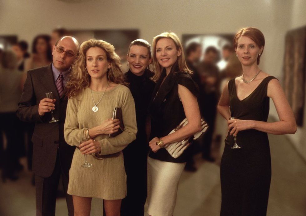 385528 12 actors from left to right willie garson stars as stanford, sarah jessica parker stars as carrie, kristian davis stars as charlotte, kim cattrall stars as samantha and cynthia nixon stars as miranda in the hbo comedy series sex and the city the third season photo by getty images