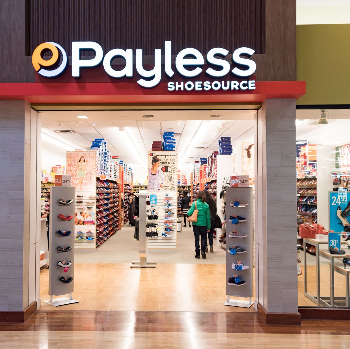 Omgaan Raar zeven Payless Opened Fake Luxury Shoe Store 'Palessi' to Prank Influencers