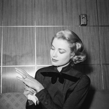 Grace Kelly Shows Off Engagement Ring original caption 1101956 chicago, il film actress grace kelly, en route to hollywood for movie work, strikes a pose to show off the engagement ring given her by prince rainier iii of monico as she arrives in chicago ther princess to be posed amiably for photographers on her arrival by train from new york rainier will join her on the coast next month, and they will be wedd after her film commitments are completed