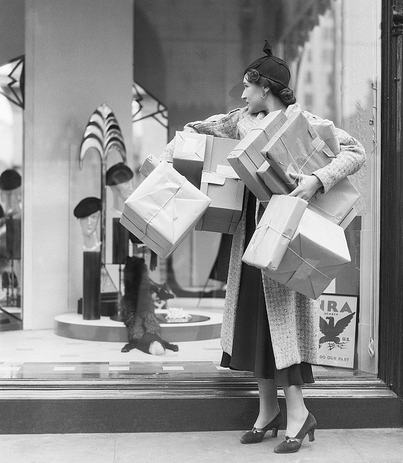los angeles shoppers take part in william randolph hearsts buy in september campaign which supports president roosevelts national recovery administration program which seeks to stimulate business recovery during the great depression