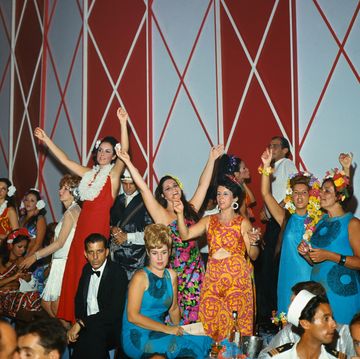 2251968 rio de janeiro, brazil samba schools parading during the carnival upi color slide