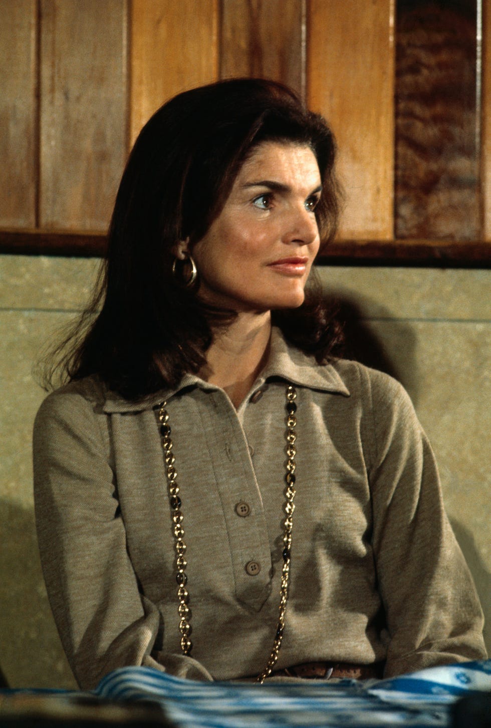 jackie kennedy y los collares largos como truco de estilo