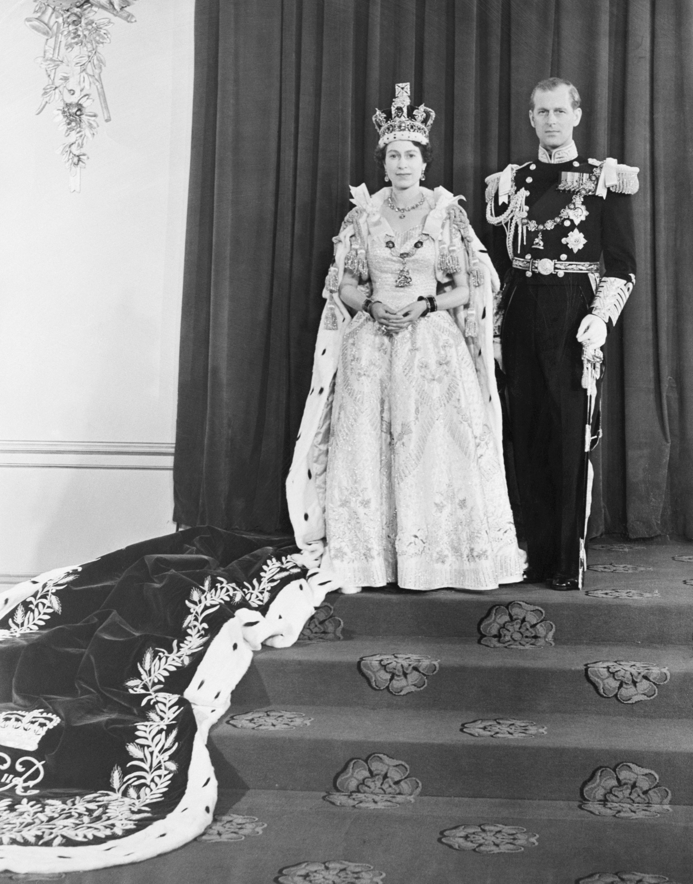 1953年に行われたエリザベス女王の戴冠式を写真で振り返る｜ハーパーズ バザー（Harper's BAZAAR）公式