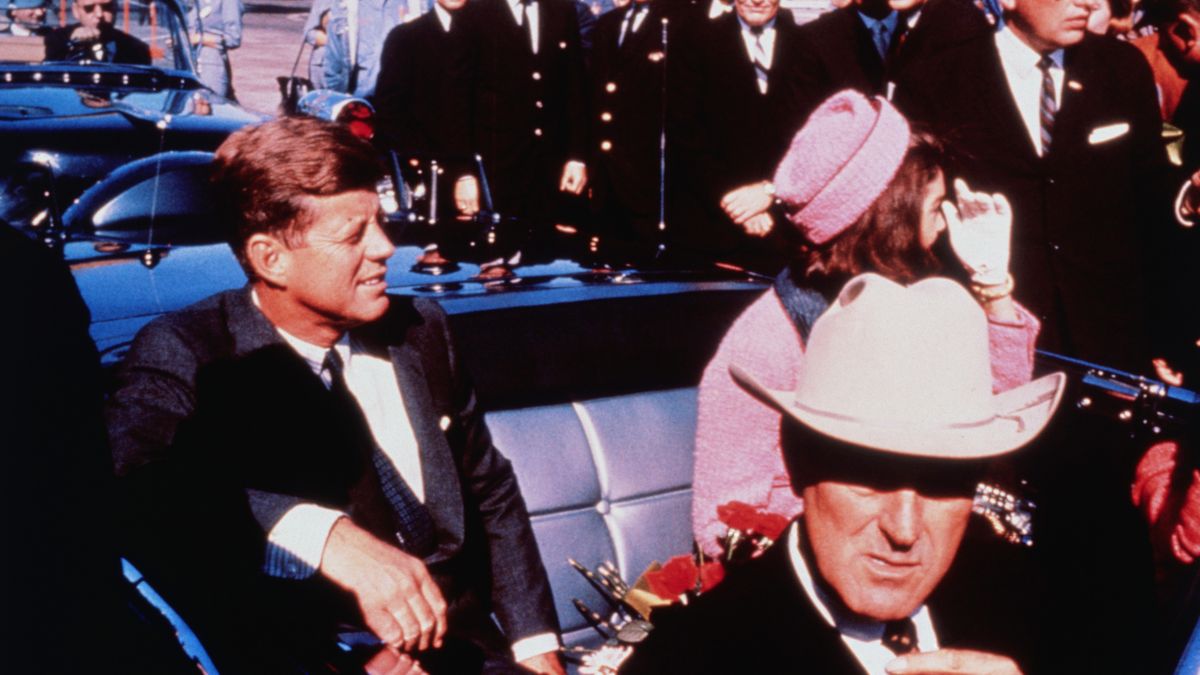 Why Jacqueline Kennedy Didn’t Take Off Her Pink Suit After JFK Was Assassinated