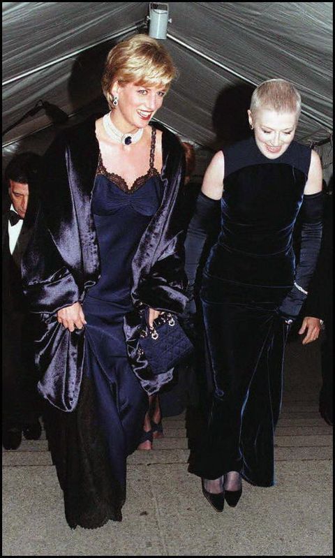 new york, united states diana princess of wales left with her close friend, liz tilberis arrive at the metropolitan museum of art, in new york for the costume institute ball this evening photo credit should read john stillwellafp via getty images