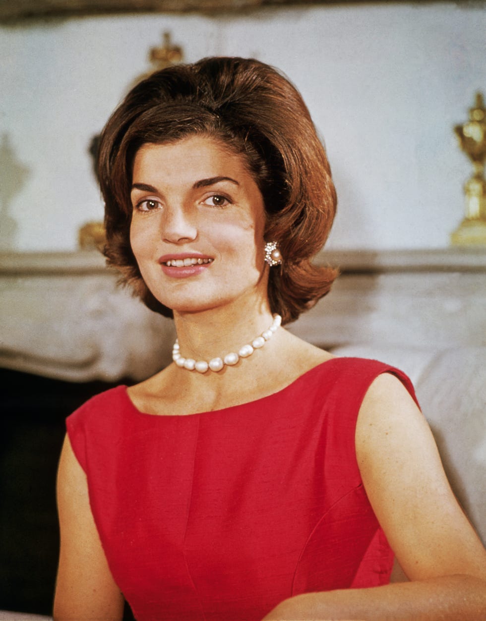 jacqueline kennedy at her georgetown home in august 1960