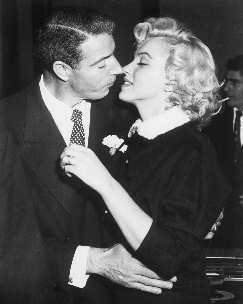 joe dimaggio and marilyn monroe kiss following their marriage ceremony in a judges chambers in san francisco, california