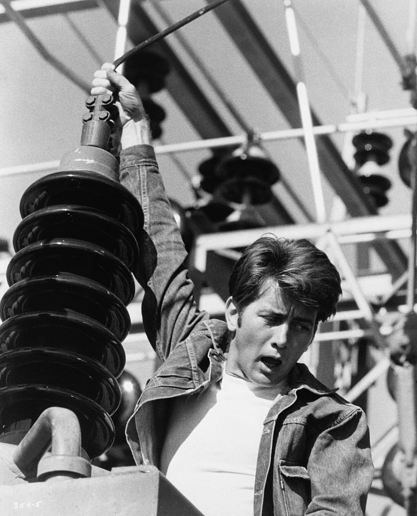 martin sheen hangs from a pole, as he acts in the film badlands
