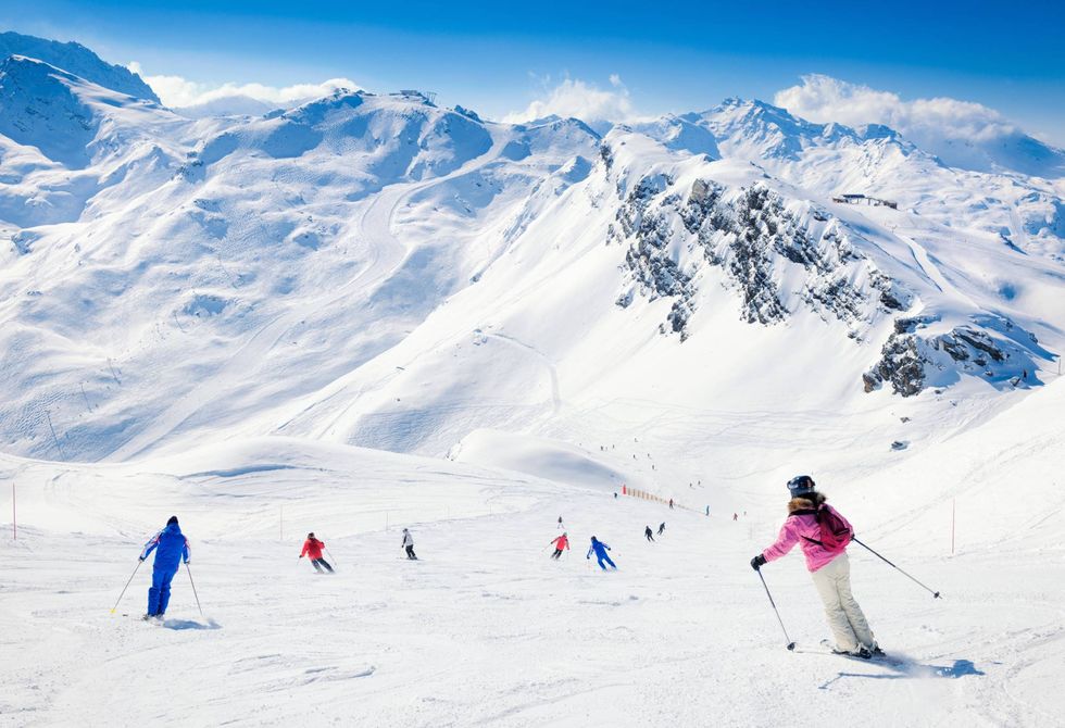 Skier, Snow, Piste, Ski, Skiing, Mountain, Ski Equipment, Mountainous landforms, Winter sport, Winter, 