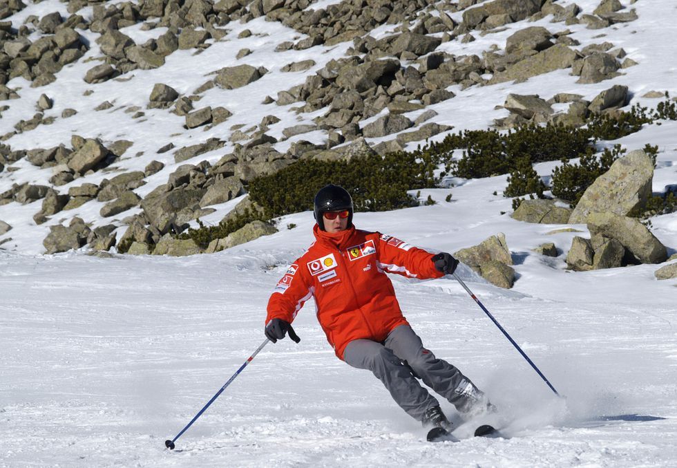 Skier, Winter sport, Ski, Snow, Skiing, Ski Equipment, Ski pole, Piste, Cross-country skiing, Geological phenomenon, 