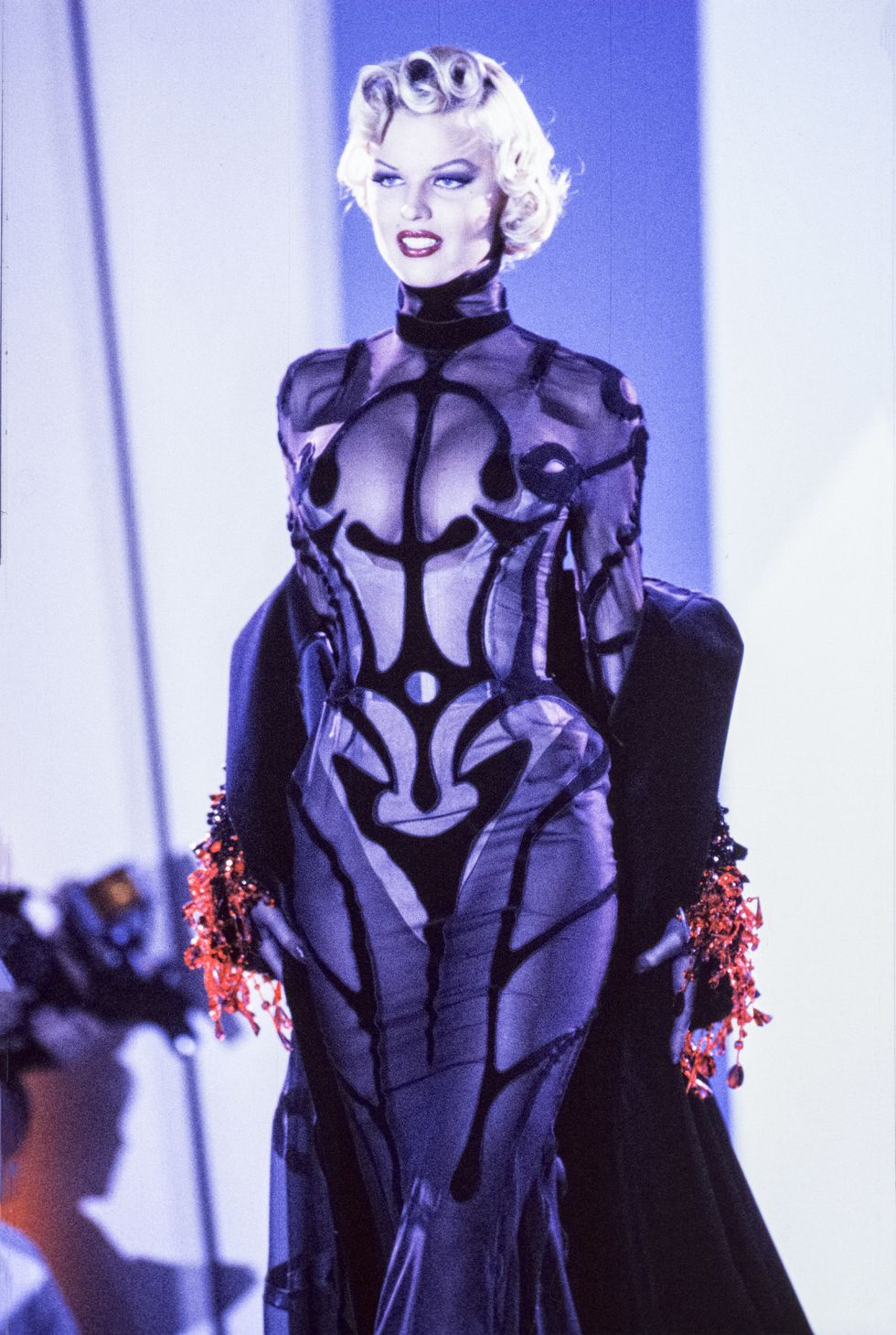 paris, france   october eva herzigova walks the runway at the thierry mugler ready to wear springsummer 1992 1993 fashion show during the paris fashion week in october, 1992 in paris, france photo by victor virgilegamma rapho via getty images