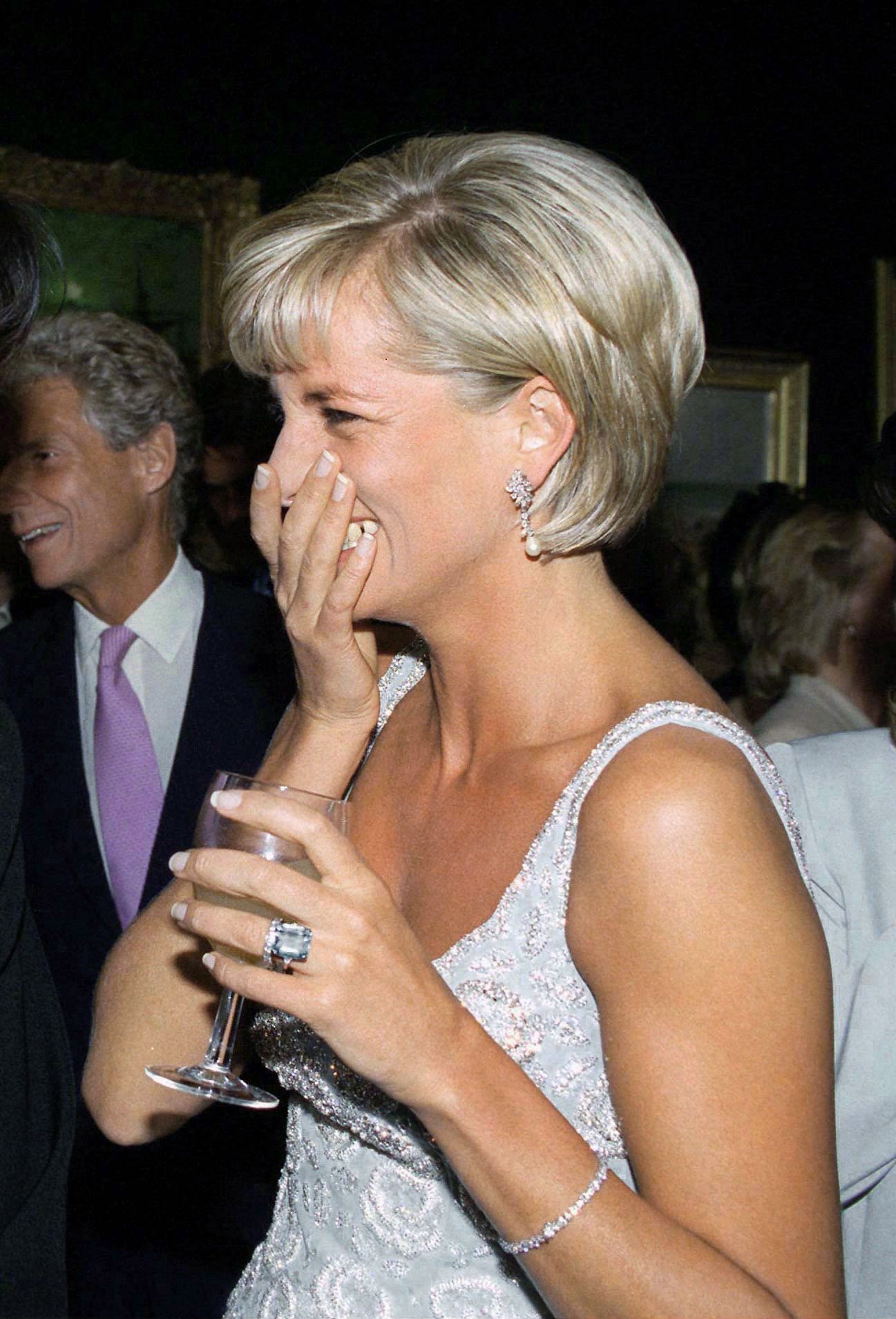 Princess diana aquamarine deals ring carat