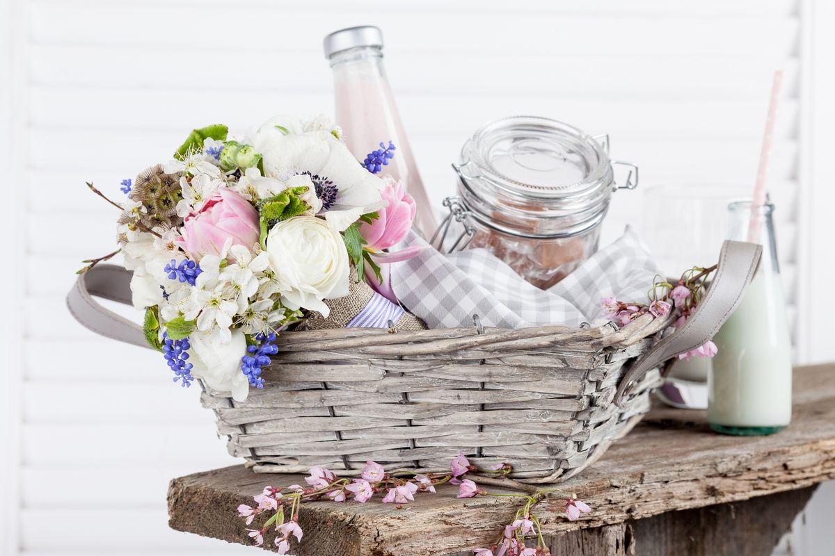 Lavender, Cut flowers, Flower, Flower girl basket, Basket, Plant, Bouquet, Gift basket, Home accessories, Centrepiece, 