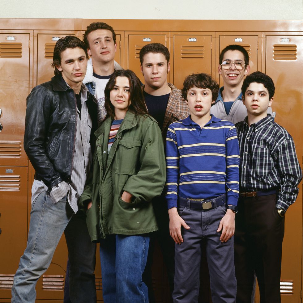 freaks and geeks    season 1 gallery    pictured l r james franco as daniel desario, jason segel as nick andopolis, linda cardellini as lindsay weir, seth rogen as ken miller, john francis daley as sam weir, martin starr as bill haverchuck, and samm levine as neal schweiber    photo by chris hastonnbcu photo banknbcuniversal via getty images via getty images