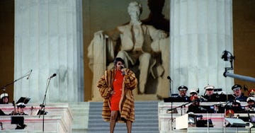 Aretha Franklin Dead at 76 - How Aretha's Powerful Voice Changed History