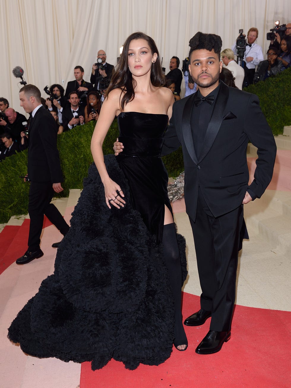 new york, ny may 02 bella hadid and the weeknd arrive for the manus x machina fashion in an age of technology costume institute gala at metropolitan museum of art on may 2, 2016 in new york city photo by karwai tangwireimage