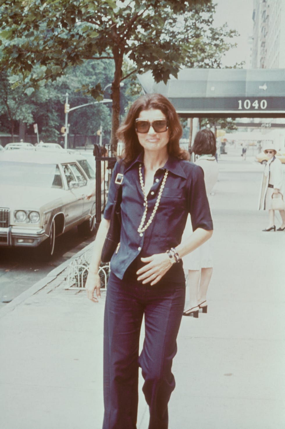 jackie kennedy y los collares largos como truco de estilo