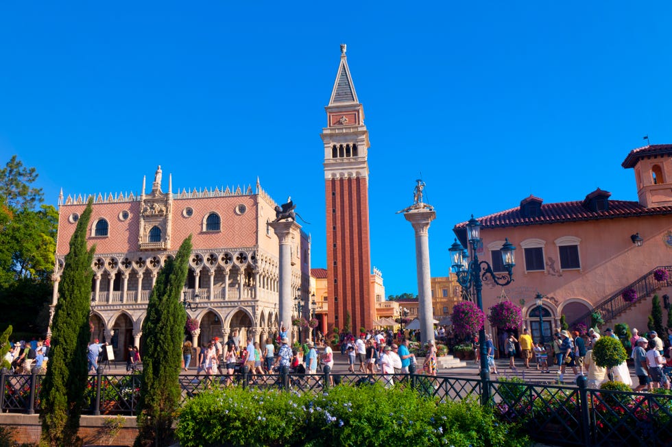 Landmark, Sky, Public space, Town, City, Tourism, Building, Architecture, Tree, Town square, 